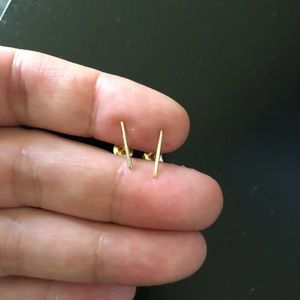 Honeycat Skinny Bar Earring 14K
